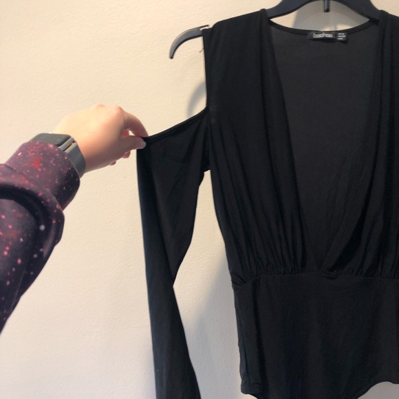 Boohoo tall fit black cold shoulder deep V long sleeved bodysuit, size 6 US. - Picture 3 of 7
